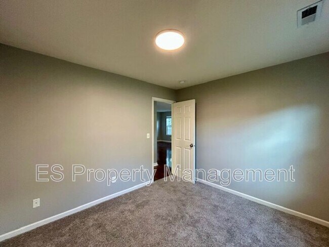Building Photo - 6021 Morning Dove Dr