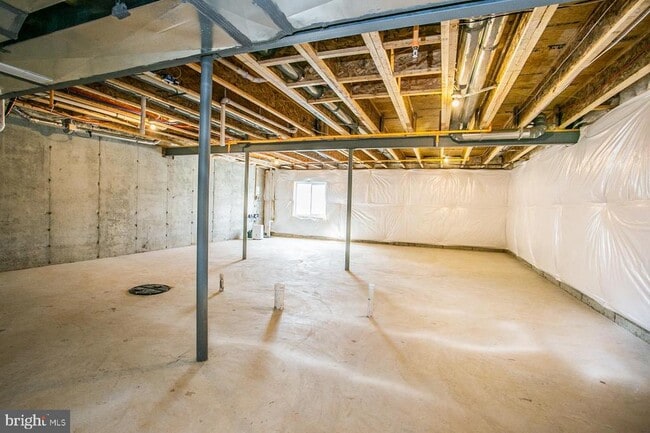 Building Photo - 665 Levering St