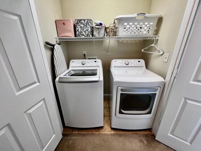 Building Photo - Charming Home Near Town Center VB with Large Primary Suite!