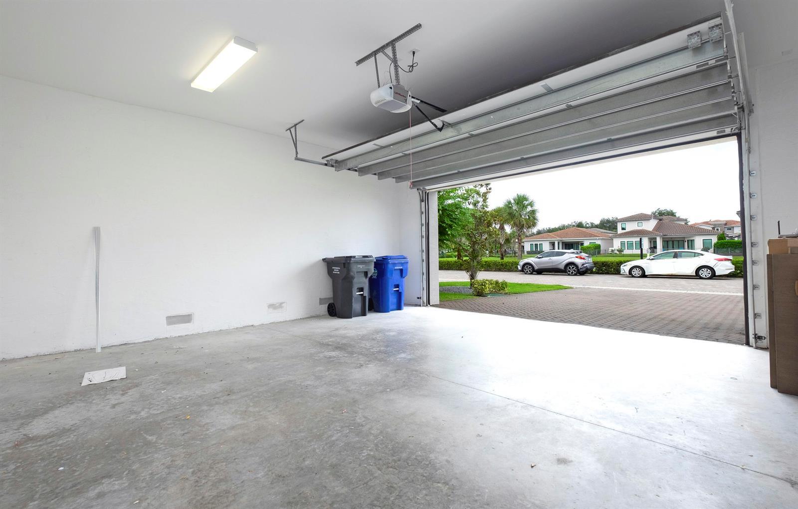 Building Photo - 5663 Brookfield Cir W