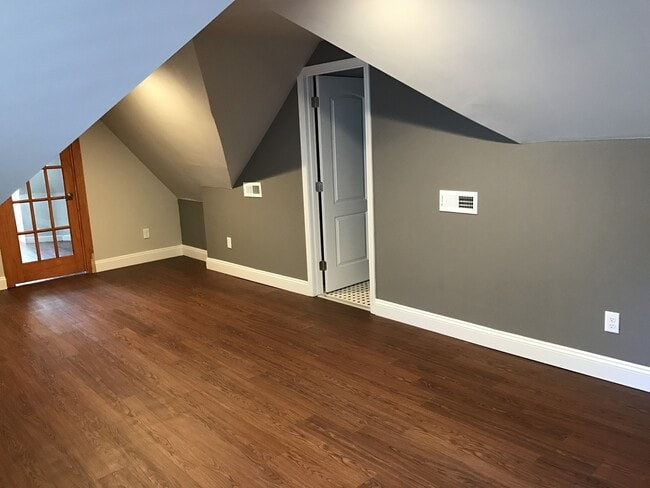 Building Photo - Stunning Large Home near Tower Grove Park