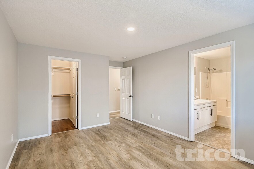 Building Photo - 577 SW 207th Ave