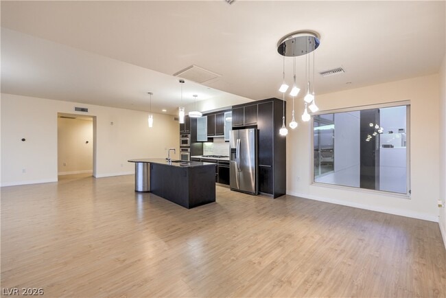 Building Photo - 8925 W Flamingo Rd