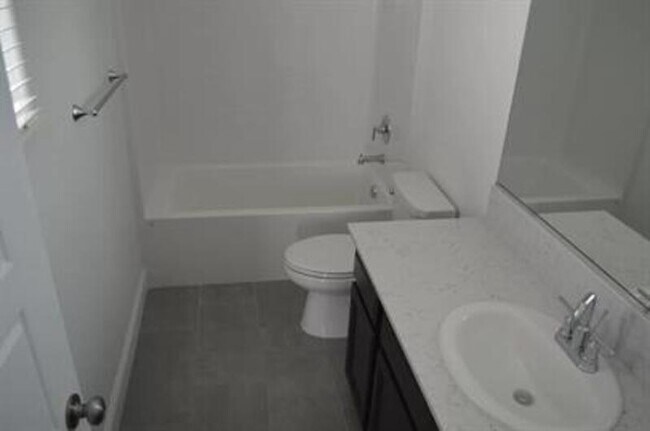 Building Photo - 2447 Quesada Dr
