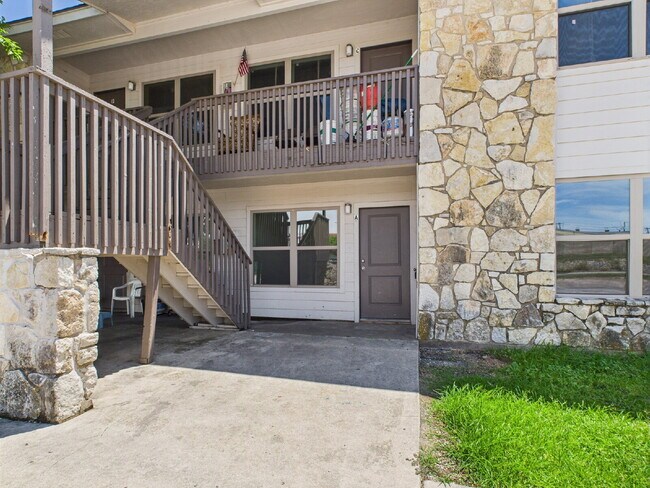Building Photo - Lower Level 2/1