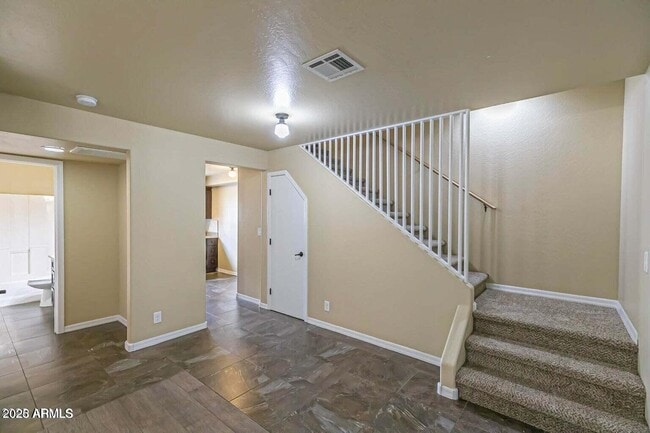 Building Photo - 1161 E 5th Ave