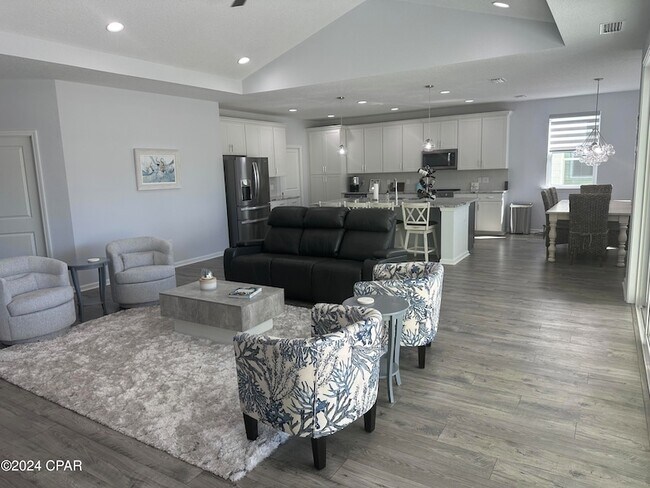 Building Photo - 9399 Paradise Dr