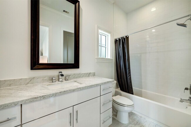 Building Photo - 1147 Castellina Ln