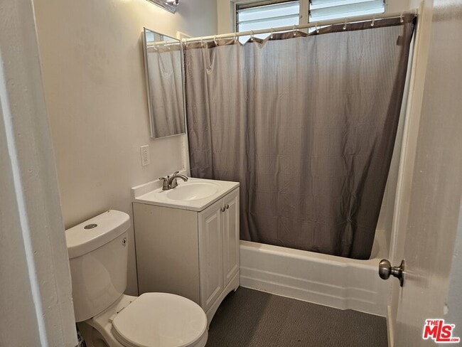 Building Photo - 263 E 84th Pl