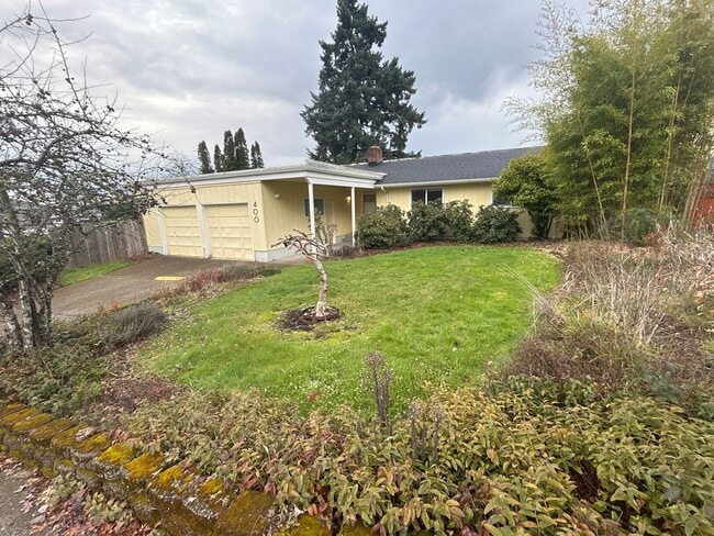 Building Photo - HALF OFF FEBRUARY RENT! 3 Bedroom 1.5 Bath in Desirable NW Corvallis