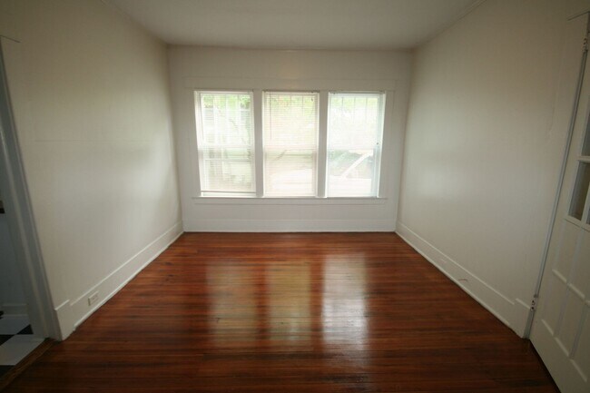 Building Photo - Adorable Bungalow Home in Old West Durham ...