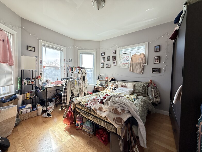 Building Photo - 73 Newbury St