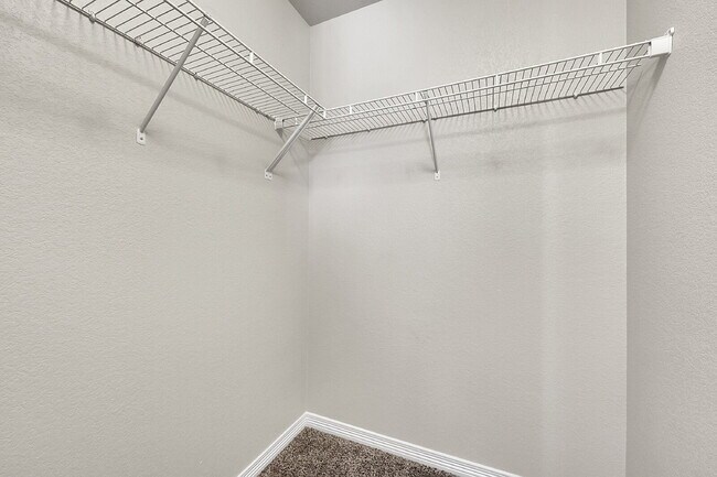 Building Photo - $2,495.00 3-bedroom, 2.5-bathroom in Color...