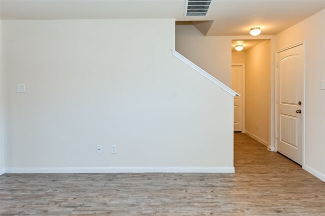 Building Photo - 4218 Silver Ranch Rd