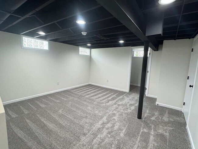 Building Photo - 95 Deland Ave