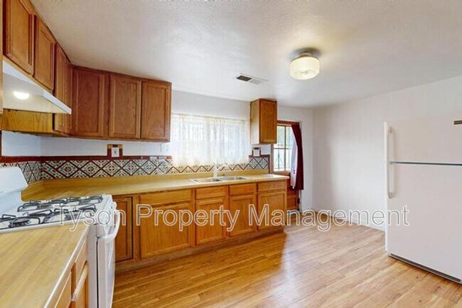 Building Photo - 1630 Griegos Rd NW