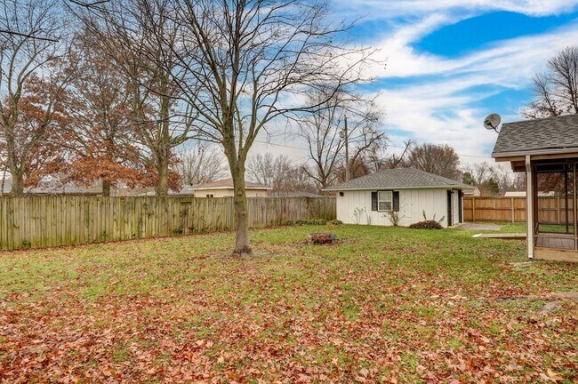 Building Photo - 701 Hillcrest Ave