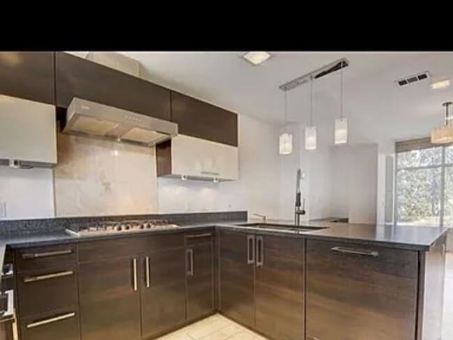 Building Photo - Contemporary Townhome Steps from Jefferson Park & LoHi!!