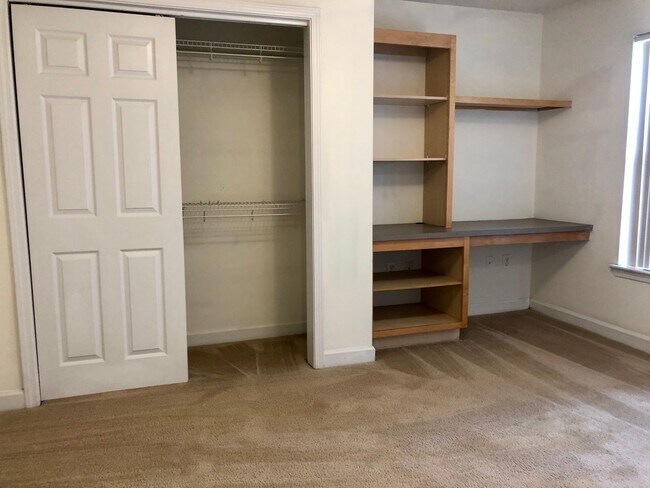 Building Photo - 3 Bedroom Condo at Harts Cove for $433 Per Bed!