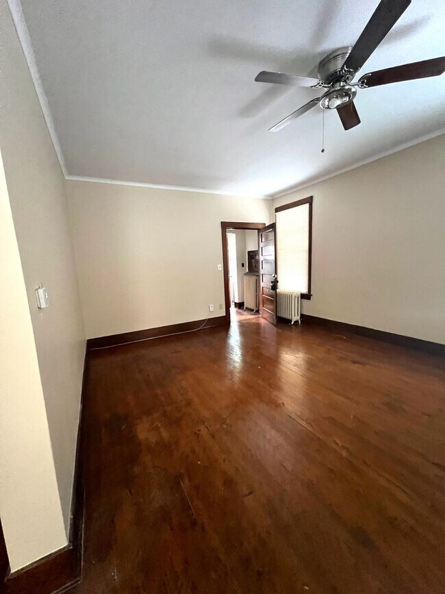 Building Photo - 2224 Iowa St