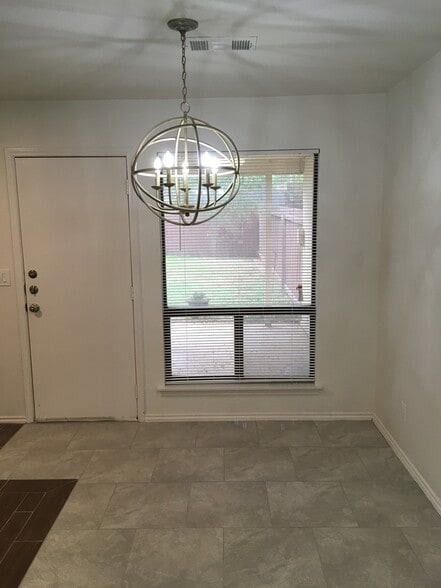 Kitchen dining area, seats 4 comfortably. - 8604 Willowick Drive