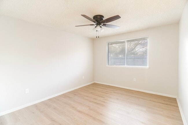 Building Photo - 2135 Whiteback Dr