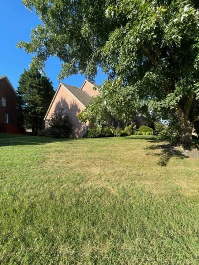 Building Photo - West Knoxville, Farragut 37934 - 4 bedroom, 3.5 bath, 2 Story Brick Home -Contact Debra Johnson (...