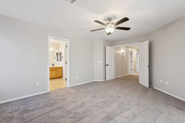 Building Photo - Nice 3 bedroom 2 bath