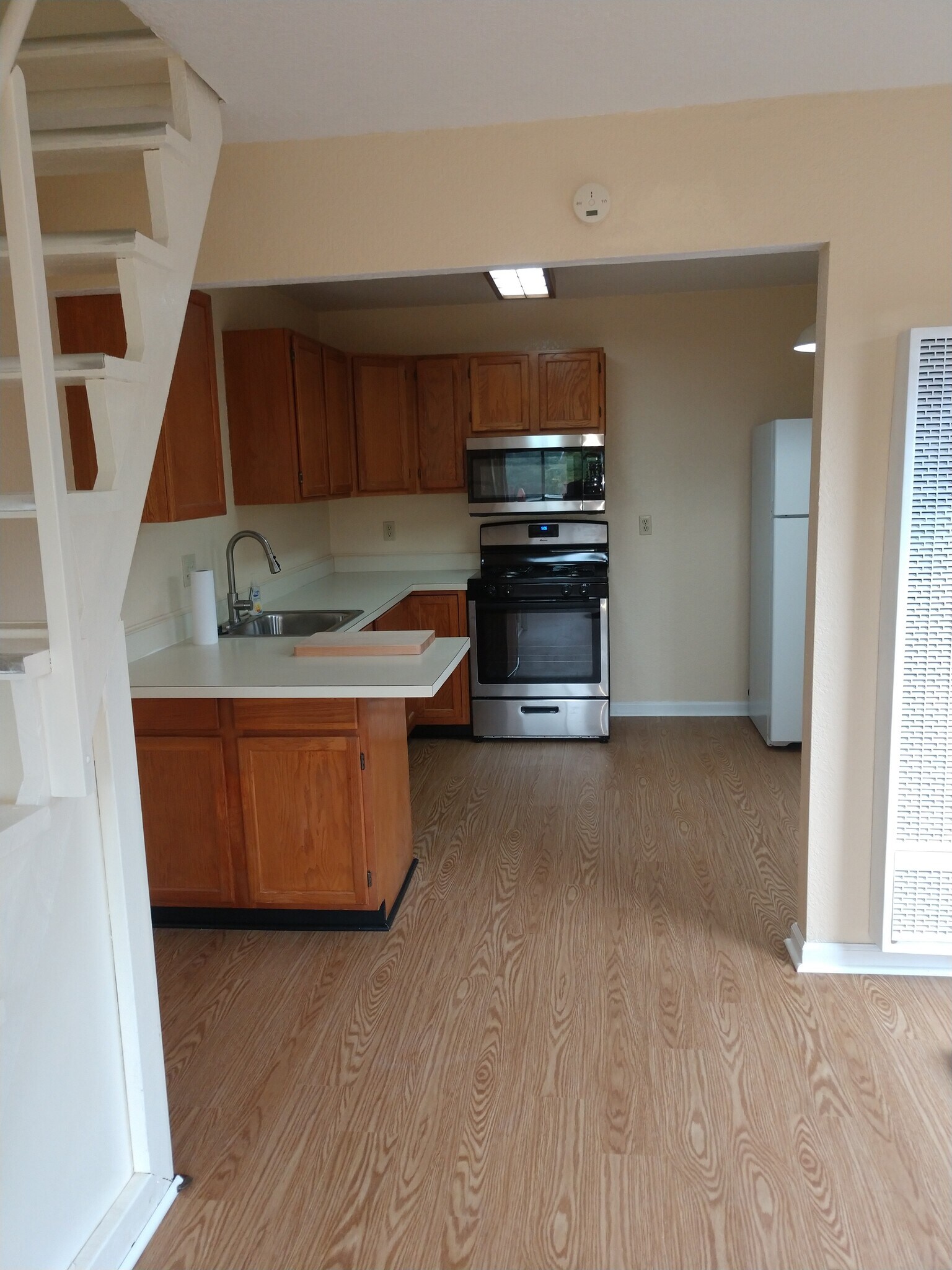 kitchen dinette - 196 Alturas Way