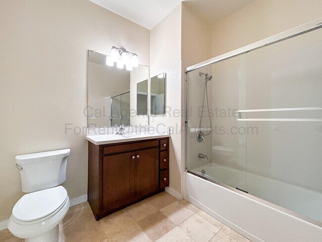 Building Photo - 203 Palisade Dr