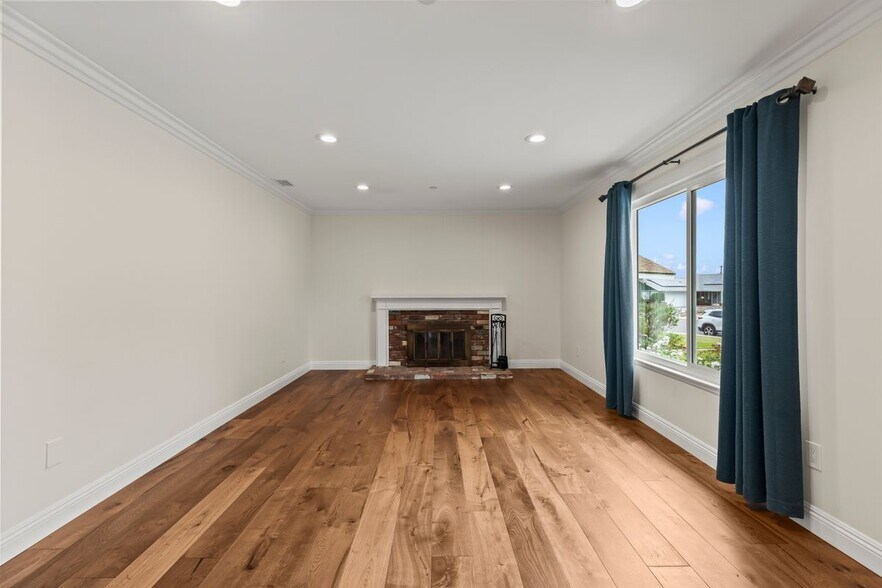 Building Photo - 1096 Canyon View Dr