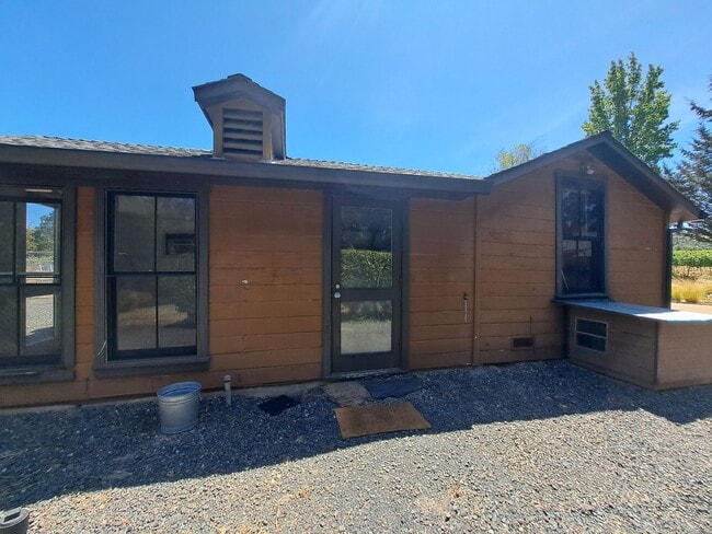 Building Photo - Living that Country Life in Napa - Close t...
