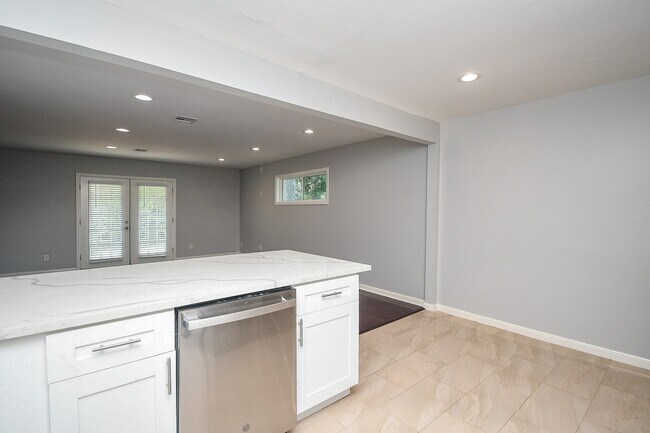 Building Photo - 5209 De Milo Dr