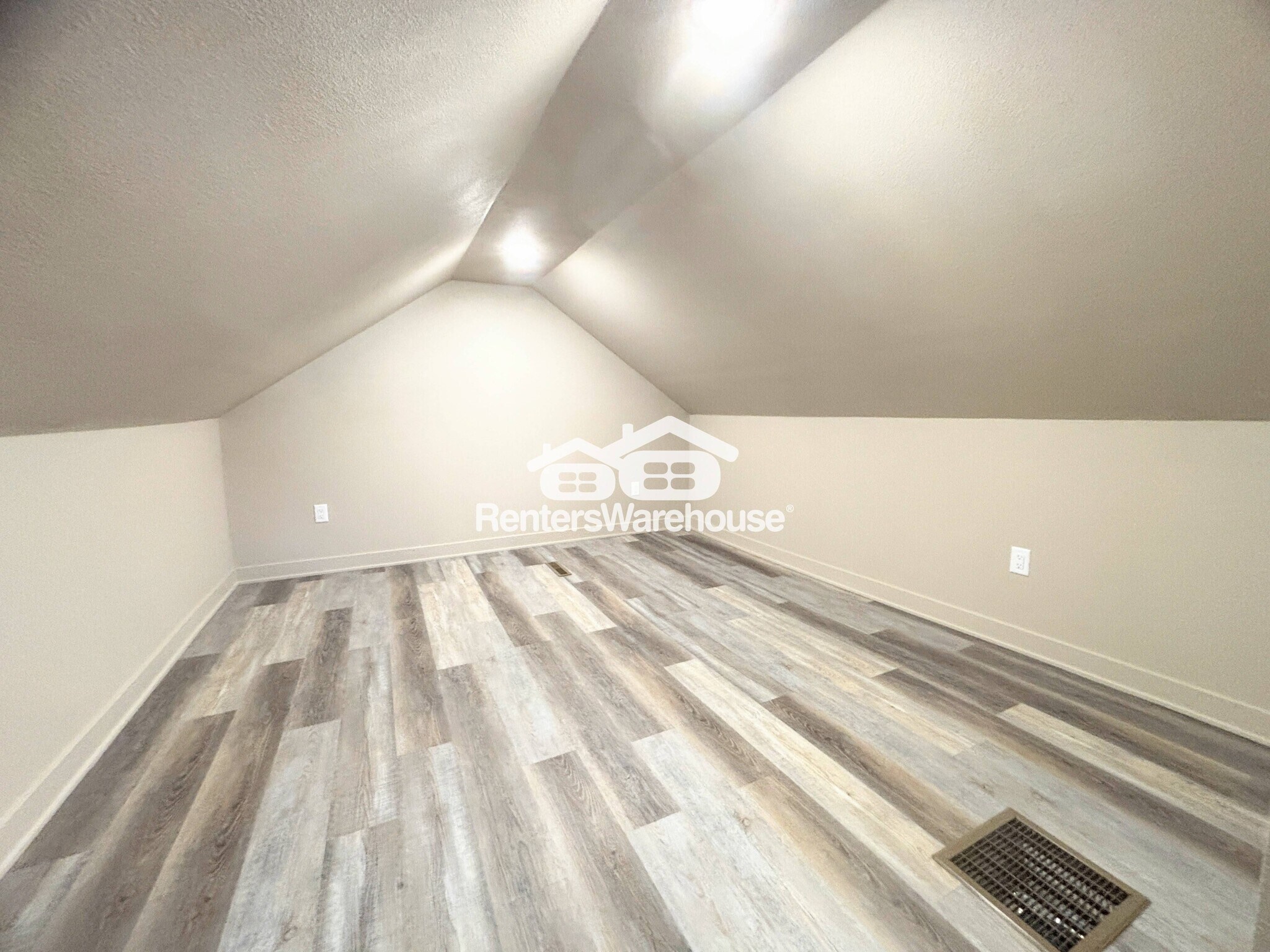 Building Photo - 2621 SE 14th St