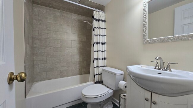 Building Photo - 1460 Fairlane Dr