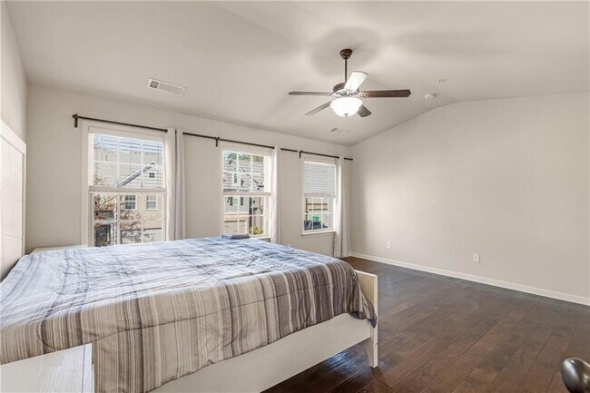 Building Photo - 2309 Oakton Pl