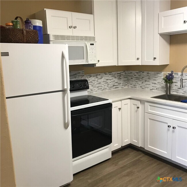 Building Photo - 4841 TX-35