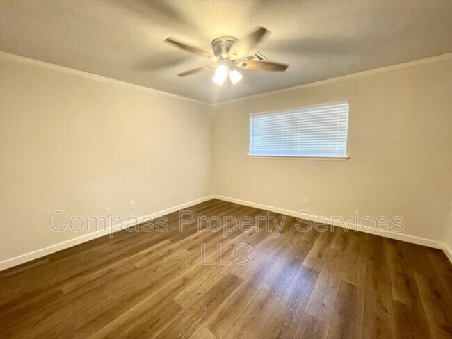 Building Photo - 501 Karnes Dr