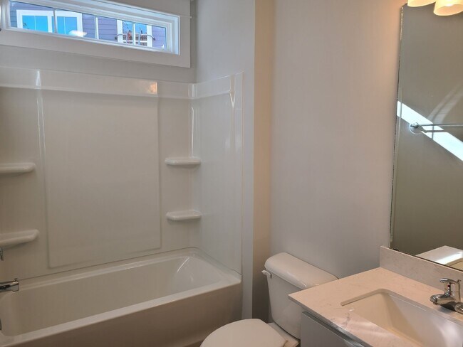 Building Photo - Four Bedroom Home on the North End of Hilton Head Island!