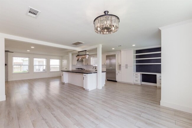 Building Photo - 2815 Field Line Dr