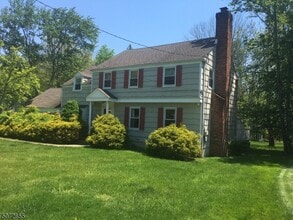 Building Photo - 424 White Oak Ridge Rd