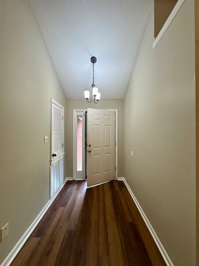 Building Photo - Your Private Retreat 3 Bedroom 2 Bath RentalAwaits!