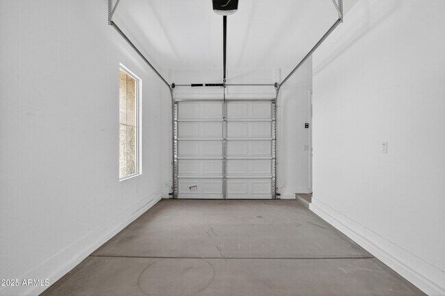 Building Photo - 3405 S 183rd Dr