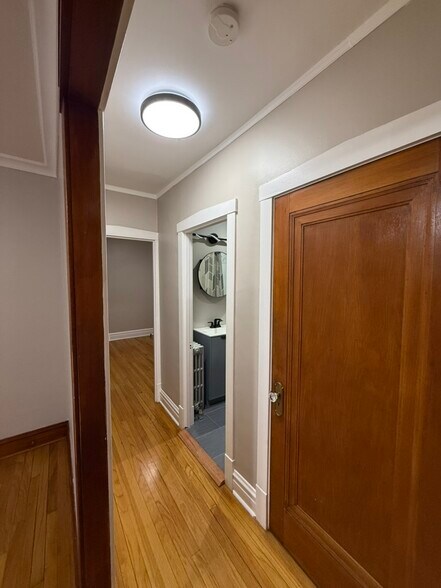 Building Photo - 5545 N Luna Ave