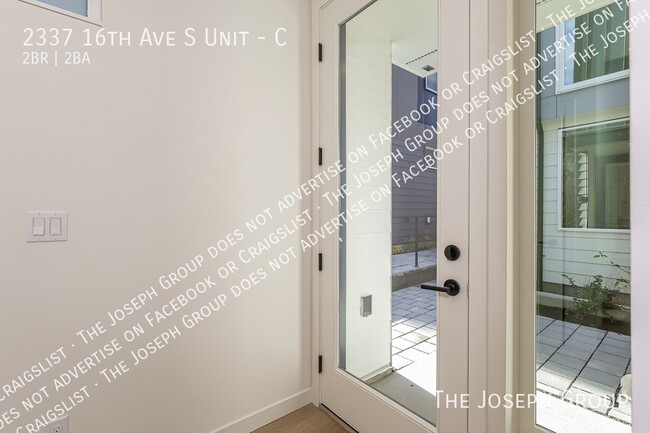 Building Photo - 2337 16th Ave S