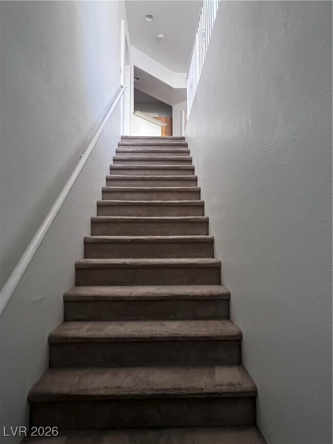 Building Photo - 5855 Valley Dr