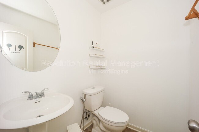 Building Photo - 2835 S Hills