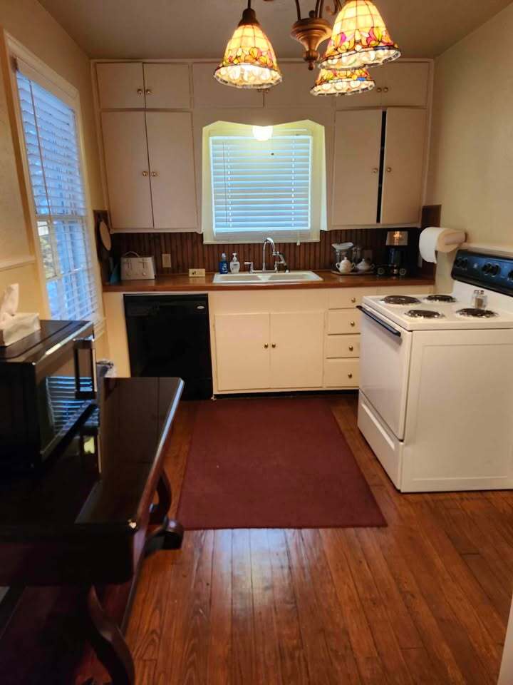 Speakeasy Suite - 415 Sunny Ln