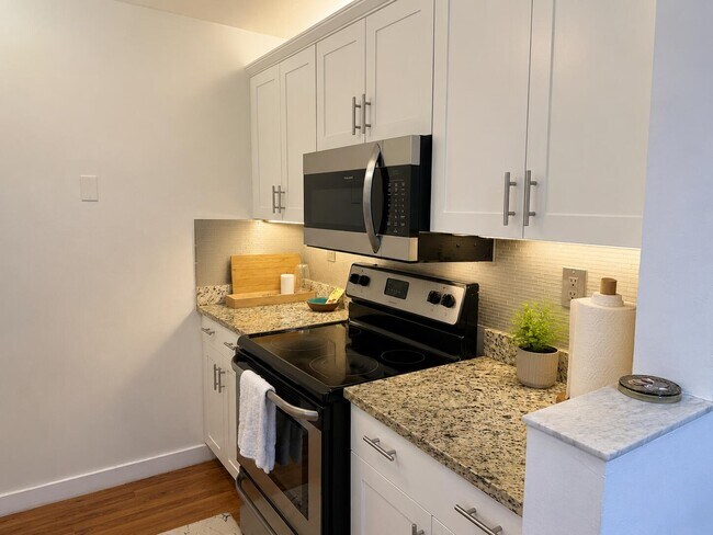 Building Photo - 2170 NE 51st Ct