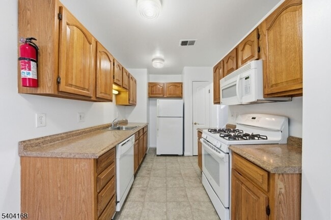 Building Photo - 4 Deer Hill Ct